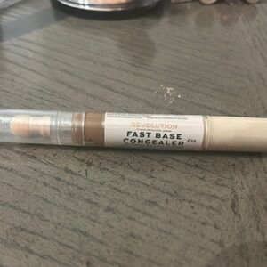 Revolution Fast Base Concealer C13